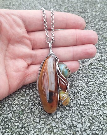 Dużo agatów - wisiorek, po drugiej stronie lustra