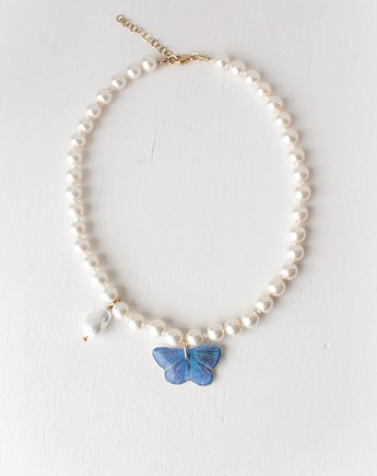 Perłowy naszyjnik z granatowym motylem, Flores Jewellery