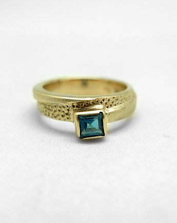 Złoty pierścionek zaręczynowy z topazem, Wierzbanowska