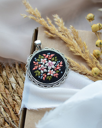 Naszyjnik haftowany KOLOROWE KWIATY bukiet kwiatów, madlenkova