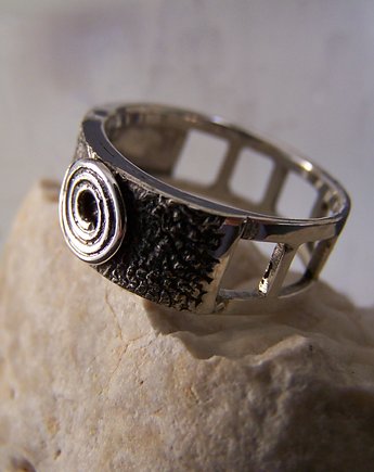 Srebrny(925) surowy, oksydowany pierścionek. rozmiar PL 19, An Artisan Nova