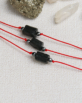 Ochronna bransoletka - czarny turmalin. czerwony sznurek, kaktusia