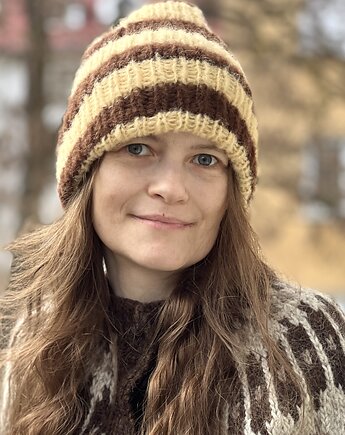 Wiosenna lekka czapka Dimma z alpaki i jedwabiu brązowo żółte paski, Made by Jaga