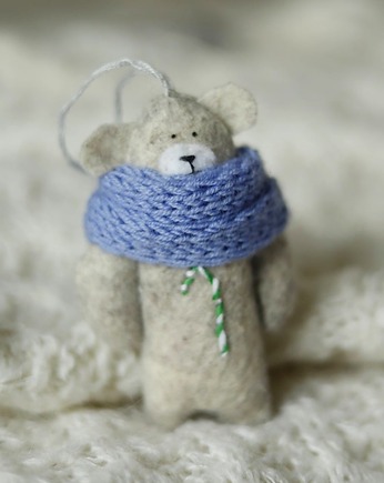 Mała zawieszka miś na choinkę/ do torebki, Kruszek