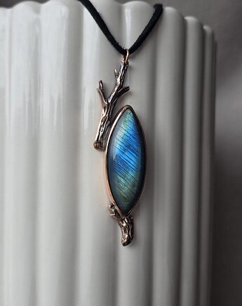 Naszyjnik z labradorytem gałązki, Dziki Królik