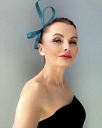 Fascynator NICKY morski / inne kolory, MONIKA SAXTON LUXURIOUS MILLINERY