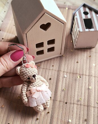 Breloczek Miś Agatka i drewniany domek, Moremi Dolls