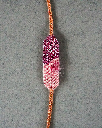 Mini bransoletka handmade , wiązana na supełek - róż, Słońcem Tkane