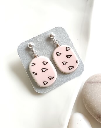 Kolczyki ceramiczne różowe w serduszka, biżuteria z talerzy