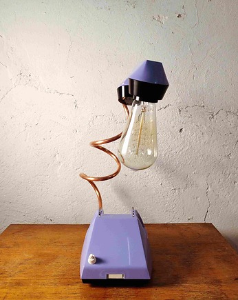 Lampa z telefonu Liliowy Sygnał , KLAMOTOWNIA PANA TUSTA