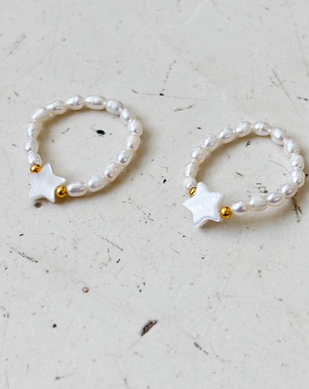 Pierścionek elastyczny perły z gwiazdką, Chmolowska Jewellery