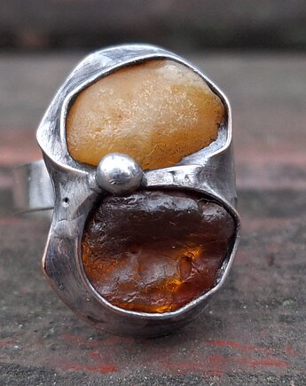 Surowy - pierścionek regulowany, po drugiej stronie lustra