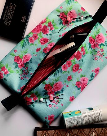 Kosmetyczka  miętowa w różyczki #2, Gazynia