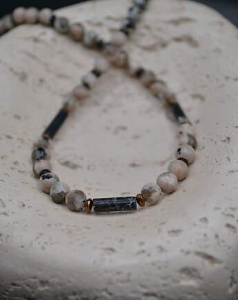 Choker z jaspisu, Messme