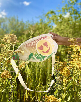 Ręcznie malowana nerka SMILE pastelowa, SewNSpray