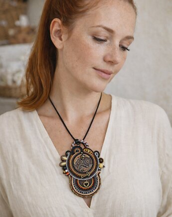 Kraina czarów- wisior sutasz, Mró Soutache