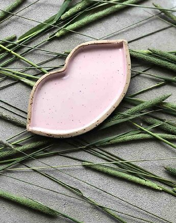 "Usta" z serii "Rose" - Ceramiczne naczynie na biżuterię, POTPOTSTUDIO