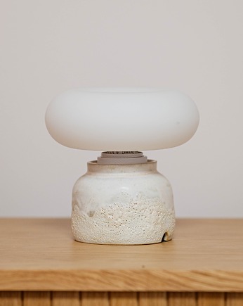 Klimatyczna lampa stołowa, Burchart Studio