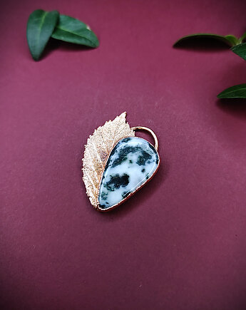 Miedziany wisiorek Liść Jeżyny z Agatem Drzewnym, Cuprum Pracownia Miedzi