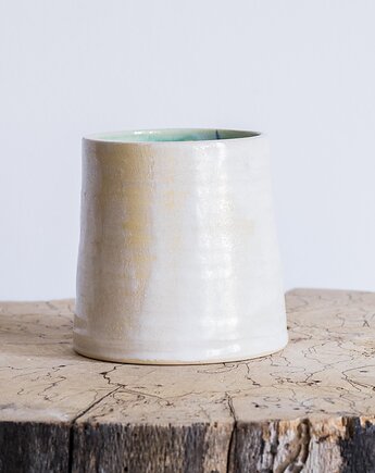 Kubek toczony, studnia ceramiczna