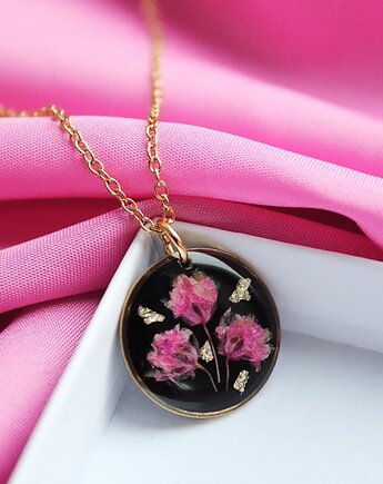 Naszyjnik z różową gipsówką, Kwiatostany