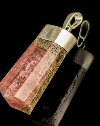 Surowy różowy turmalin, Pracownia Neores