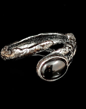 Pierścionek srebrna gałązka z onyksem, Pracownia Neores
