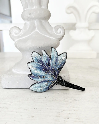 Broszka KWIAT 7 ręcznie haftowana przypinka z koralikami magnolia, HAART