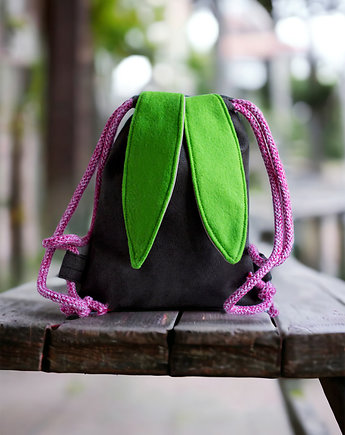 Brązowy mini plecak królik z zielonymi uszami, raspberi