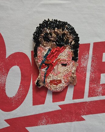 Broszka ręcznie wyszywana Bowie, Katarzyna Małecka pmd