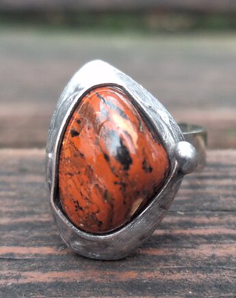 Jaspis - pierścionek regulowany, po drugiej stronie lustra