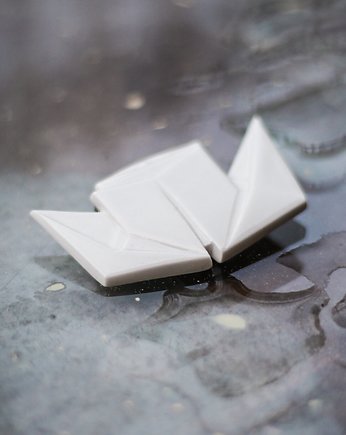 Broszka Porcelanowa Origami Parowiec Biała, StehlikDesign
