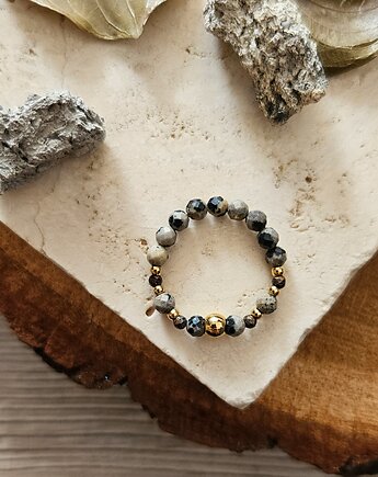 Elastyczny pierścionek ze jaspisem dalmatyńskim i bronzytem, REVEAL