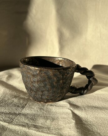 Filiżanka ceramiczna złota, szkliwiona_art