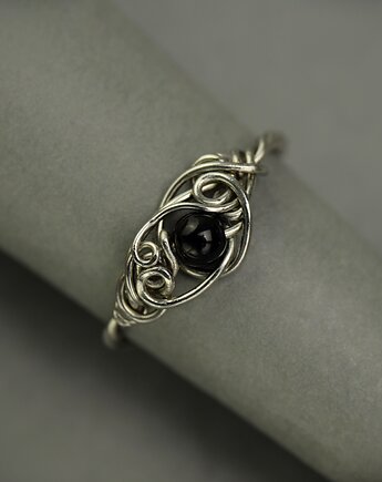 Pierścionek regulowany czarny onyks wire wrapping, Agata Rozanska