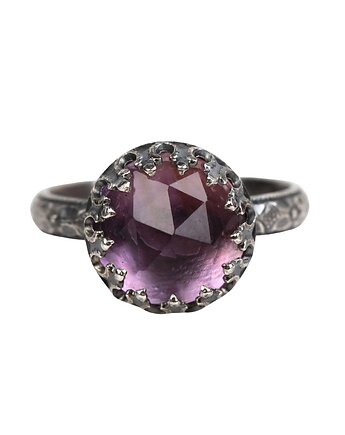 Srebrny oksydowany pierścionek Princess z ametystem w stylu Vintage, Blooming Stones