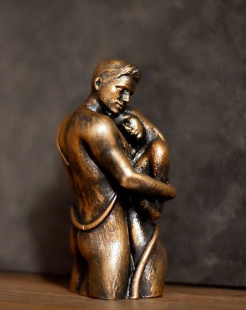Rzeźba z gipsu, W miłosnym uścisku, ogniste złoto, wys. 9,8 cm, JBJart Justyna Jaszke