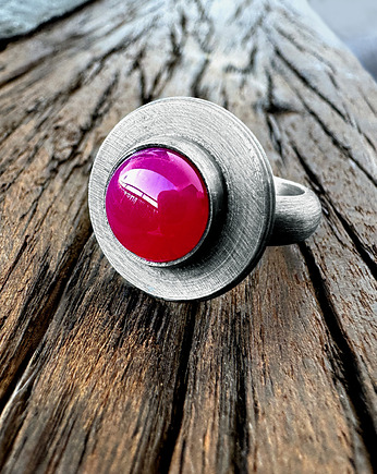 Srebrny pierścionek tribal z agatem fuksja, SHAMBALA
