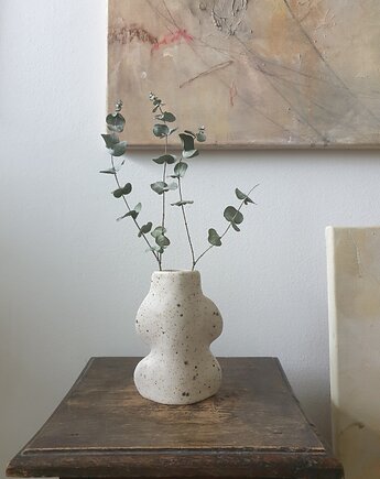 Wazon  rzeźba Fluxo kremowy mały  ceramika wys 14 cm, naniby