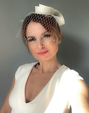 Fascynator ślubny ecru  /oraz inne kolory, MONIKA SAXTON LUXURIOUS MILLINERY