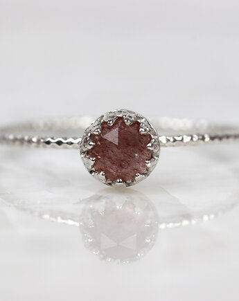 Minimalistyczny pierścionek Petite z kwarcem truskawkowym w stylu Vintage, Blooming Stones