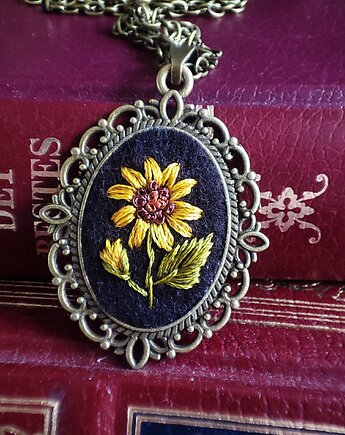 Haftowana zawieszka ze słonecznikiem, Czarownicze Hafty