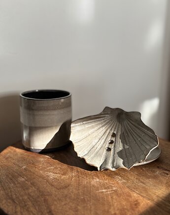 Zestaw Łazienkowy z Owalną Mydelniczką Muszlą z Odpływem Szary, Maison Fragile