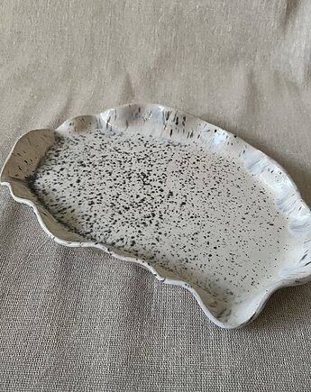 Talerzyk ceramiczny, Cała w kurzu