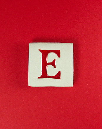 Ceramiczny magnes, czerwona literka E, M.J