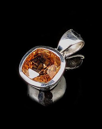 Miodowy topaz, Pracownia Neores