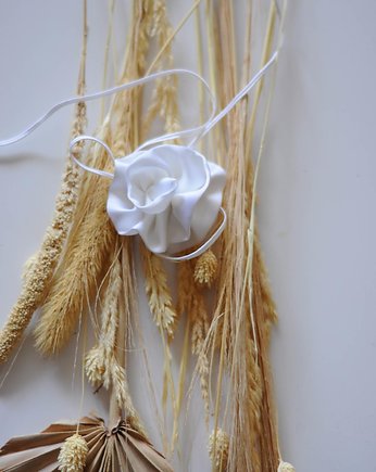 Biały mały choker, Celina Parysów