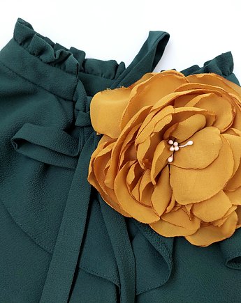 Musztardowa broszka, Nat design