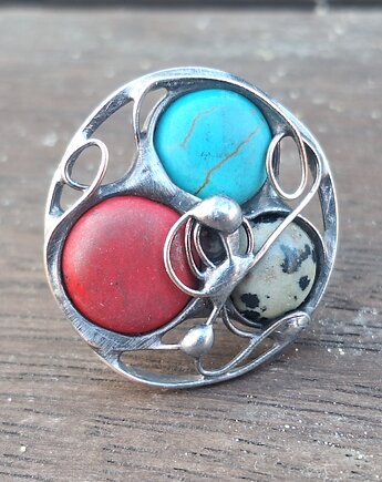 W kręgu - pierścionek regulowany, po drugiej stronie lustra