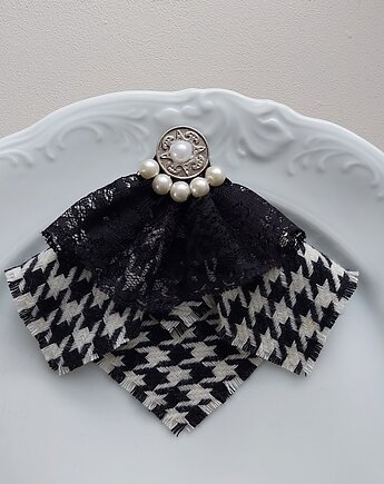 Broszka pepitka z czarna koronką, vestirse!
